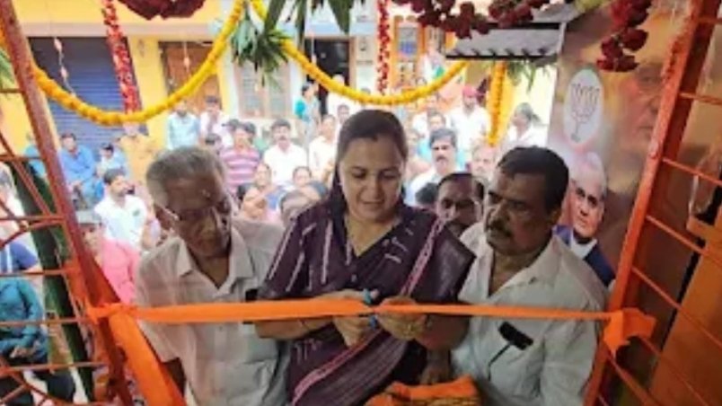 ಬಿಜೆಪಿ ಕುಂಬಳೆ ಪಂಚಾಯತ್ ನ ನೂತನ ಕಟ್ಟಡ ಎಂ.ಎಲ್ ಅಶ್ವಿನಿಯವರಿಂದ  ಉದ್ಘಾಟನೆ